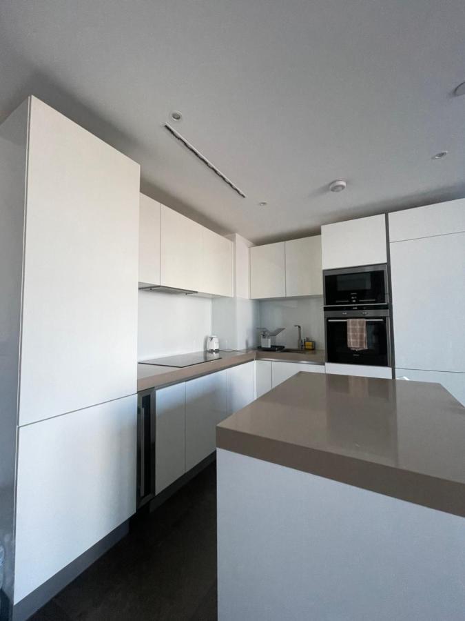 Shared Apartment In Central Лондон Екстериор снимка