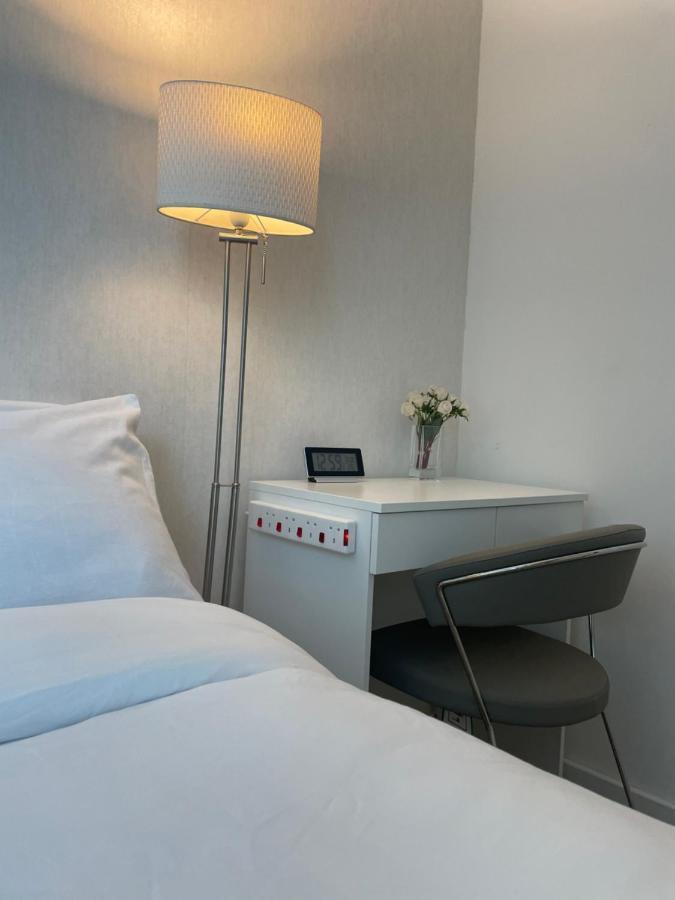 Shared Apartment In Central Лондон Екстериор снимка