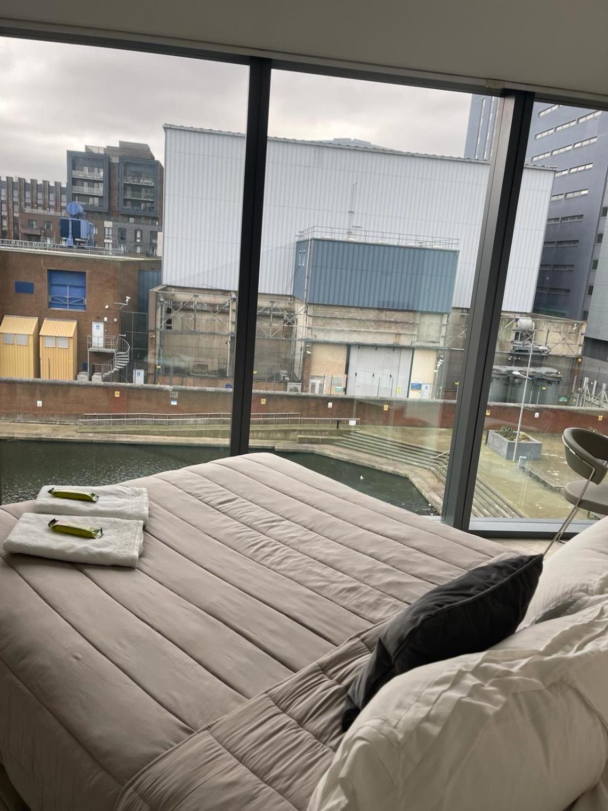 Shared Apartment In Central Лондон Екстериор снимка