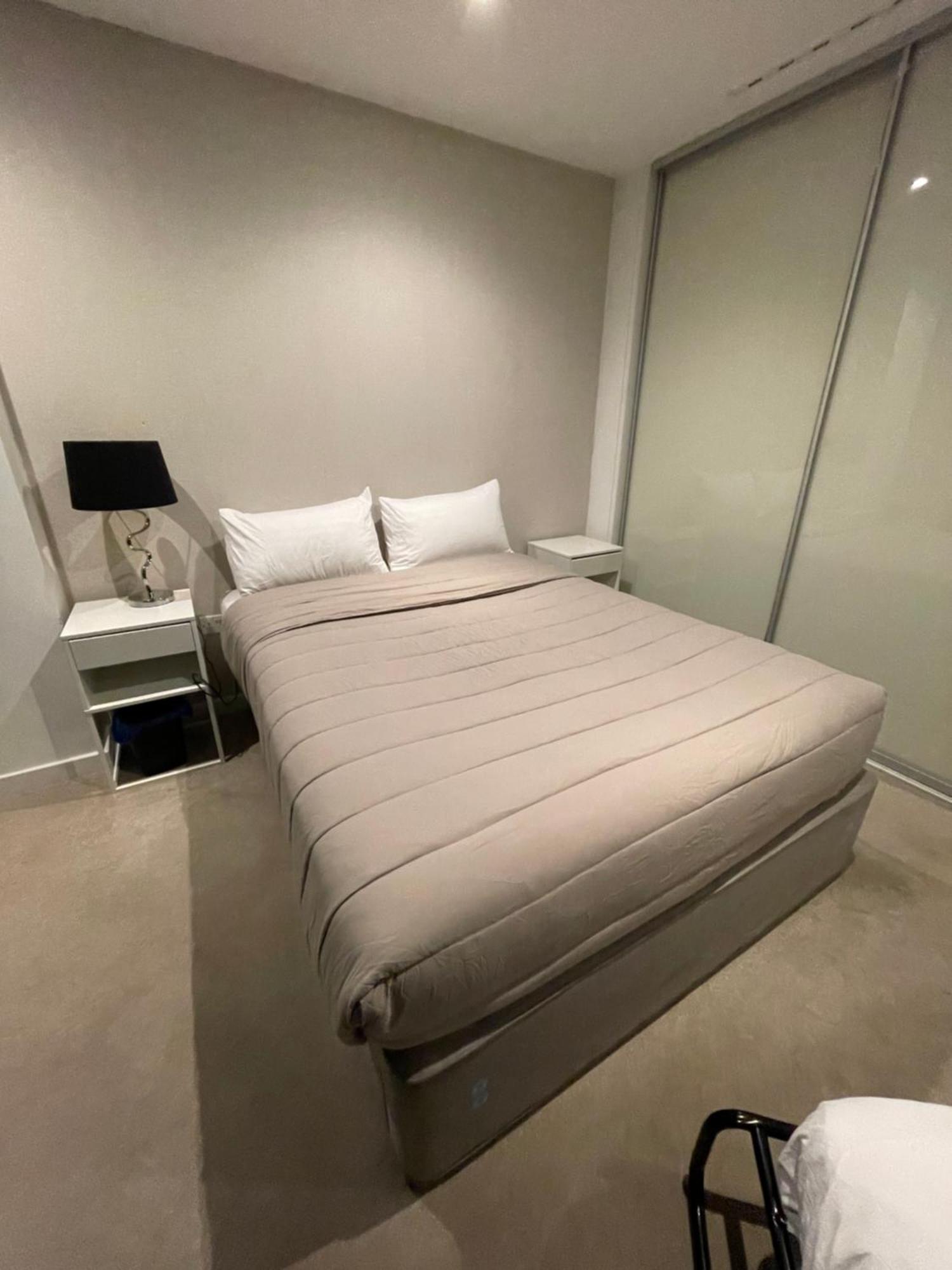 Shared Apartment In Central Лондон Екстериор снимка