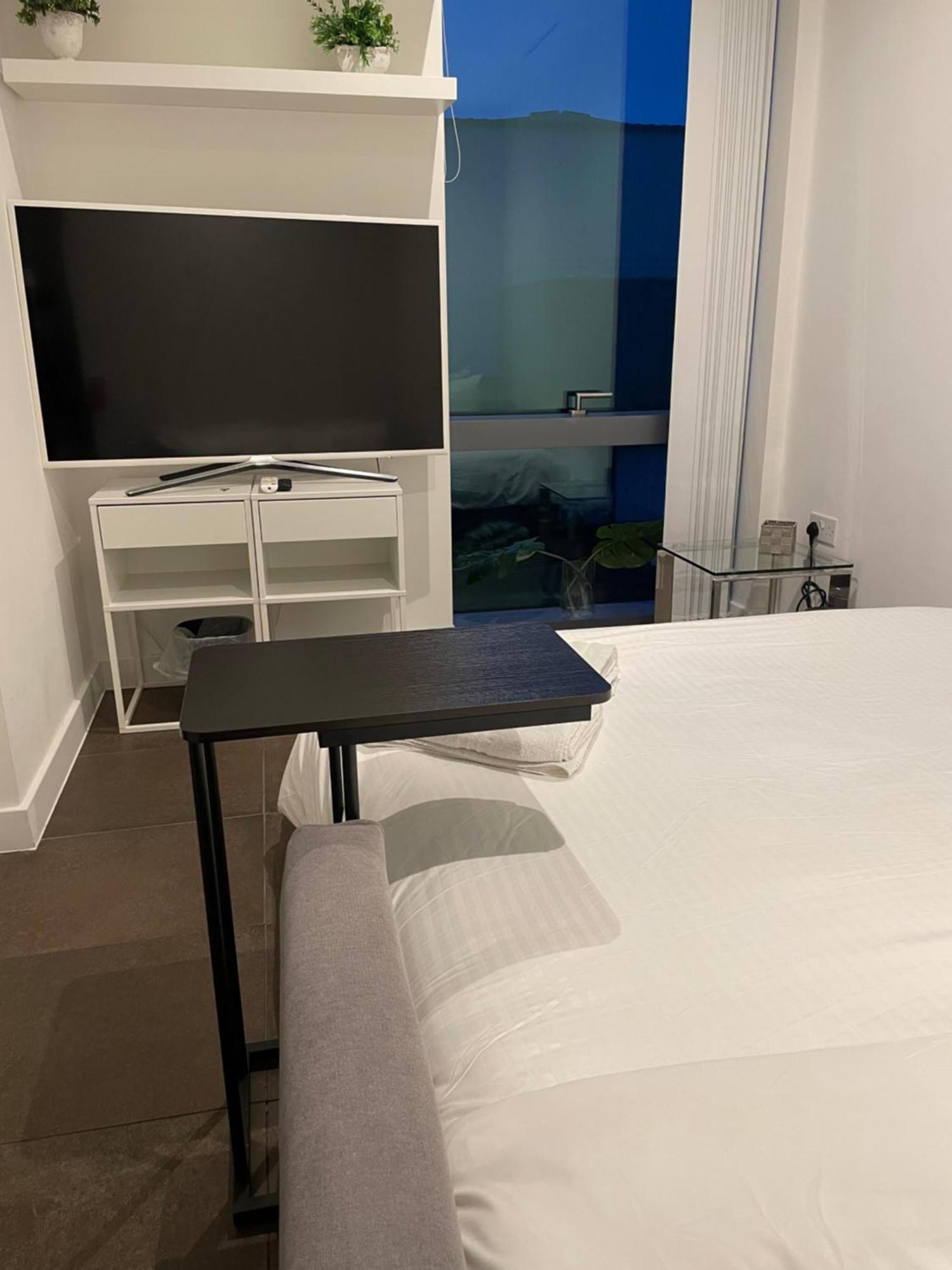 Shared Apartment In Central Лондон Екстериор снимка