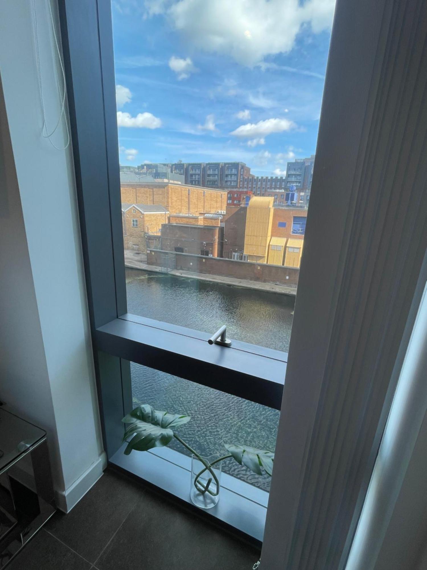 Shared Apartment In Central Лондон Екстериор снимка