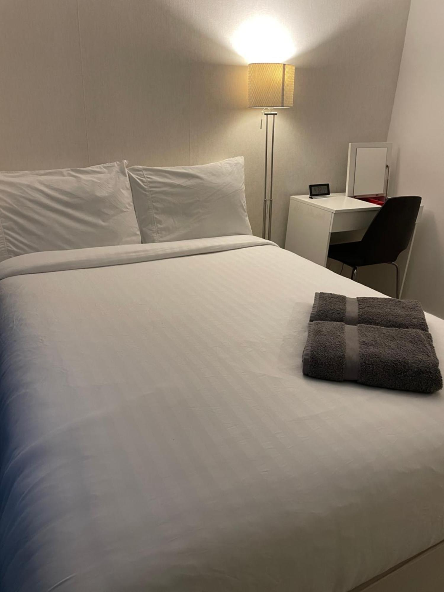 Shared Apartment In Central Лондон Екстериор снимка