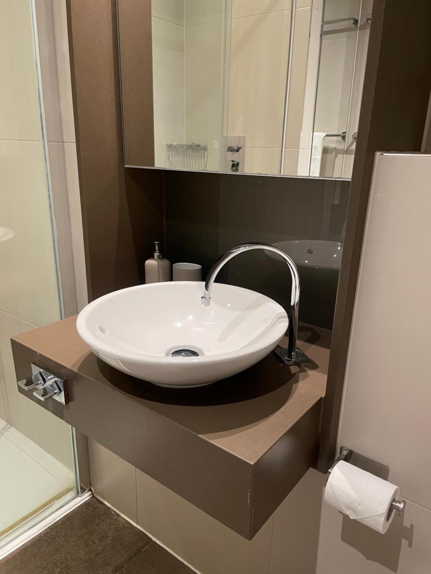 Shared Apartment In Central Лондон Екстериор снимка