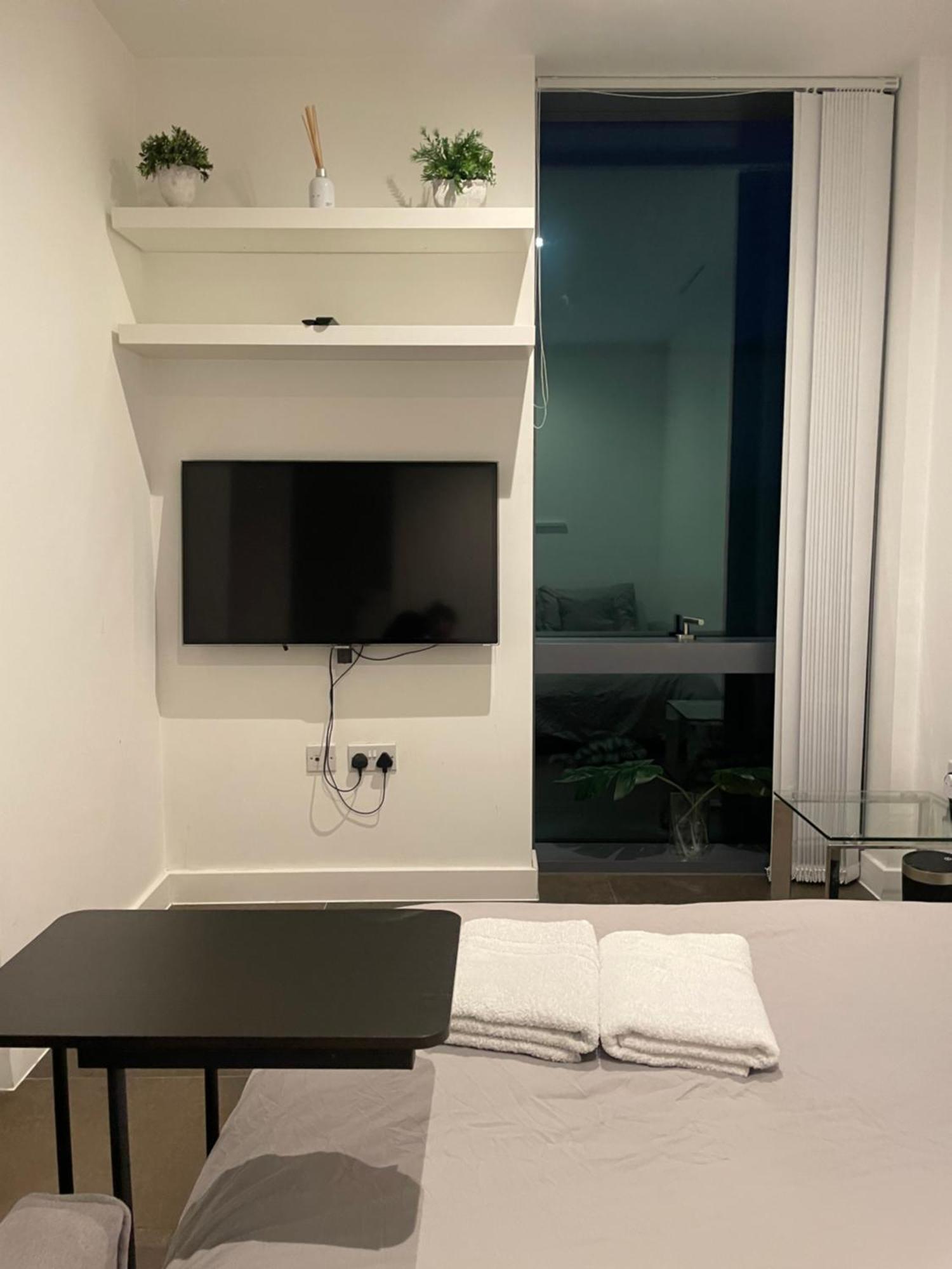 Shared Apartment In Central Лондон Екстериор снимка