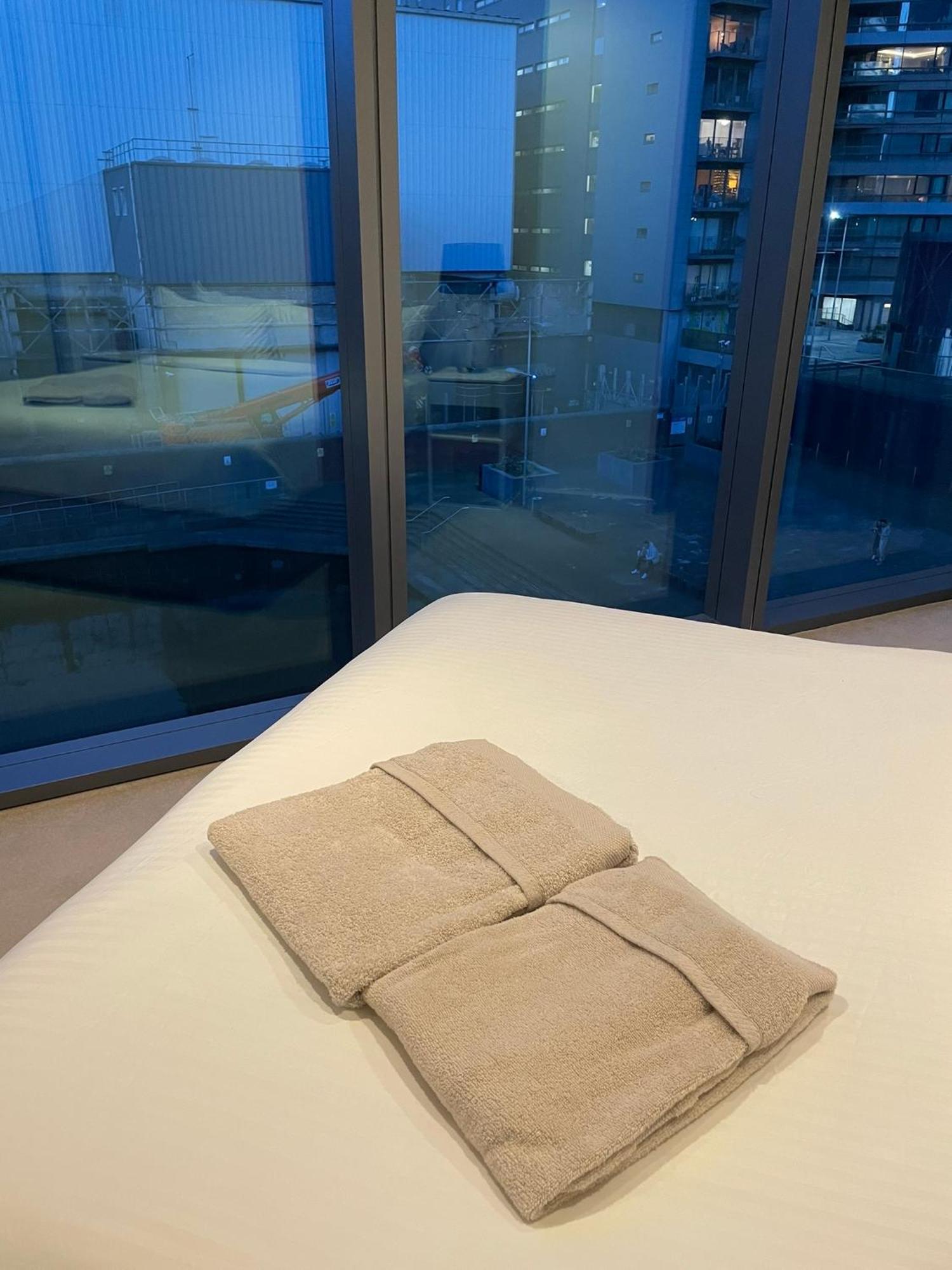 Shared Apartment In Central Лондон Екстериор снимка