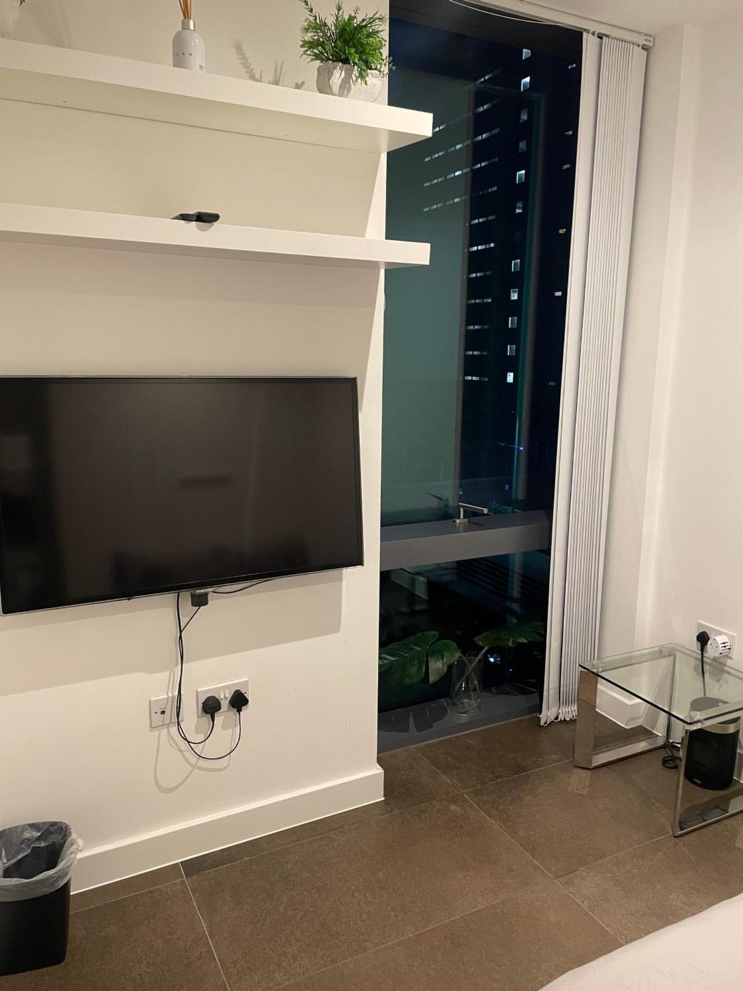 Shared Apartment In Central Лондон Екстериор снимка