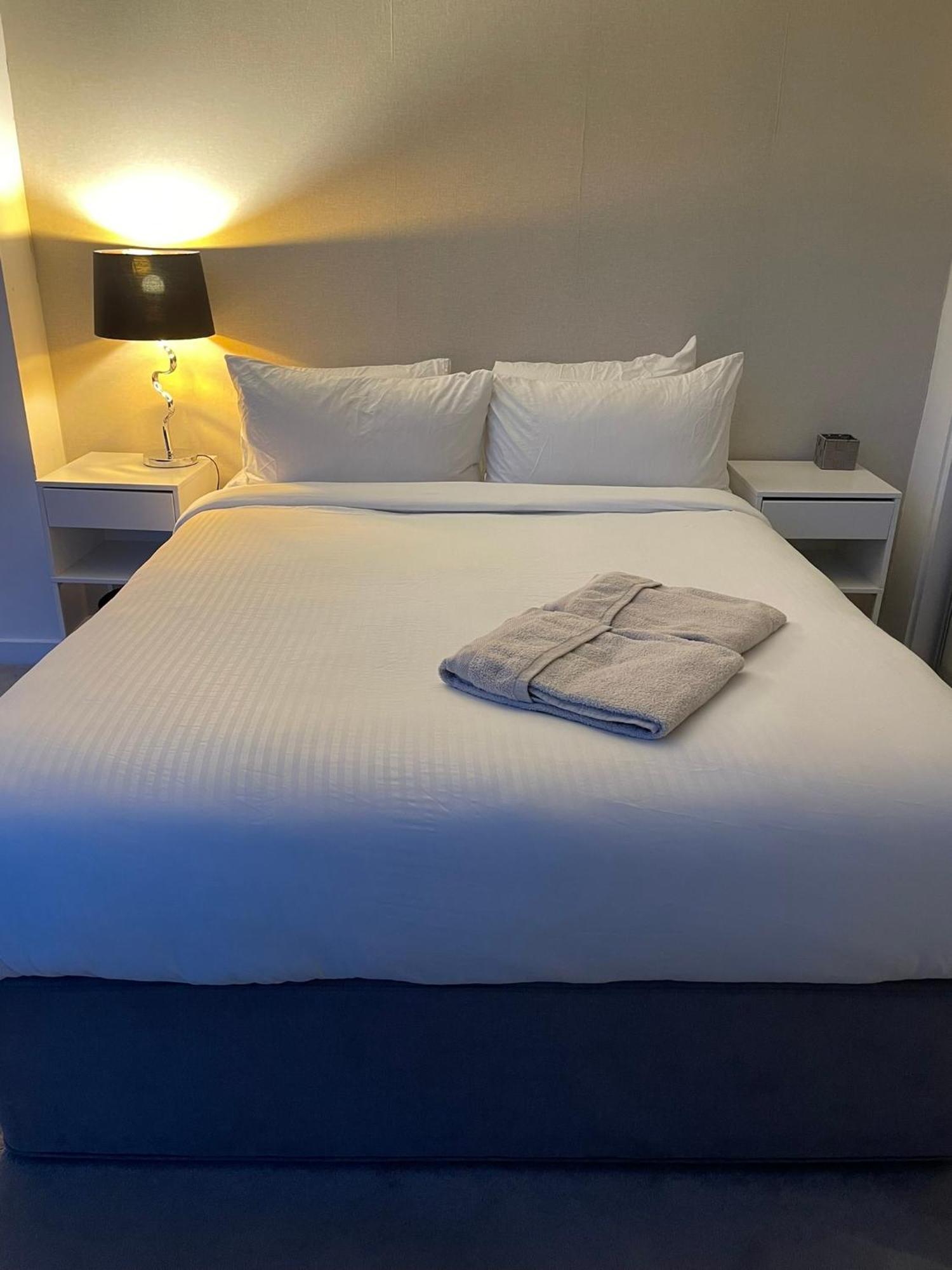 Shared Apartment In Central Лондон Екстериор снимка